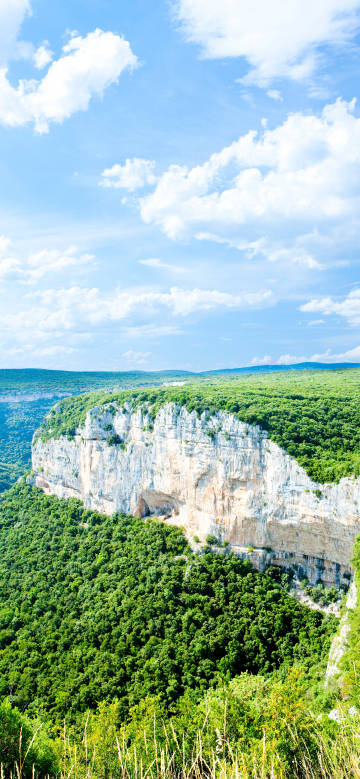 France Verdon Canyon landscape wallpaper: rocky cliffs, forests with blue sky and white clouds