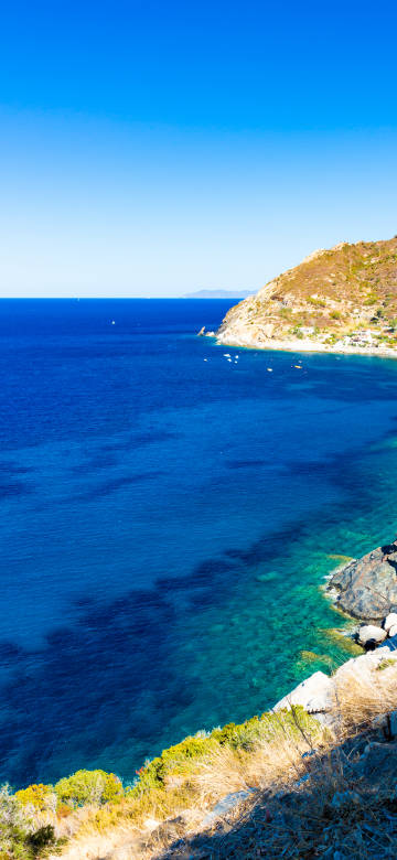 Summer seaside refreshing and pleasant ocean scenery wallpaper