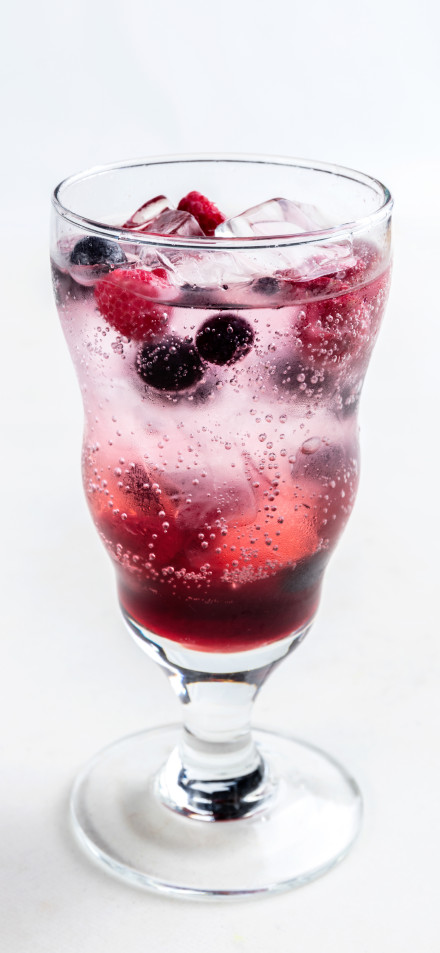 Refreshing summer berry drink phone wallpaper
