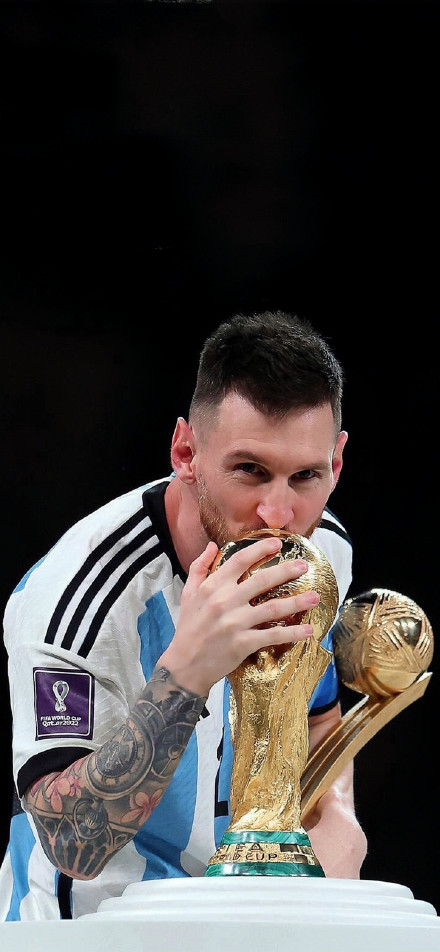 Lionel Messi Kissing The World Cup Trophy HD Wallpaper