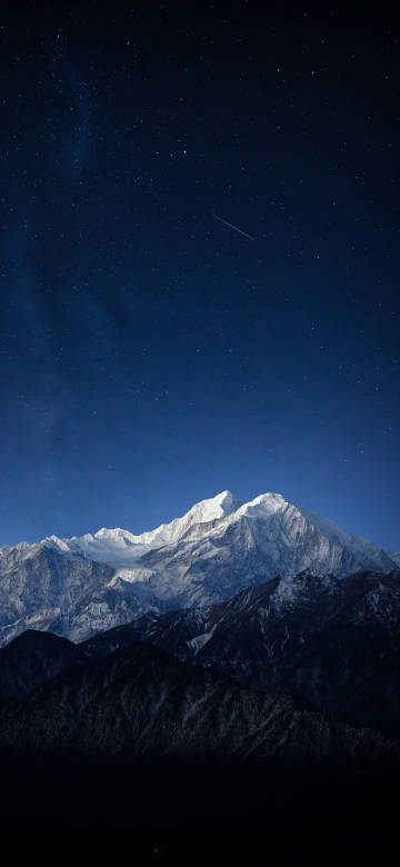 White-and-Blue Mountain Under The Stars 4K Wallpaper