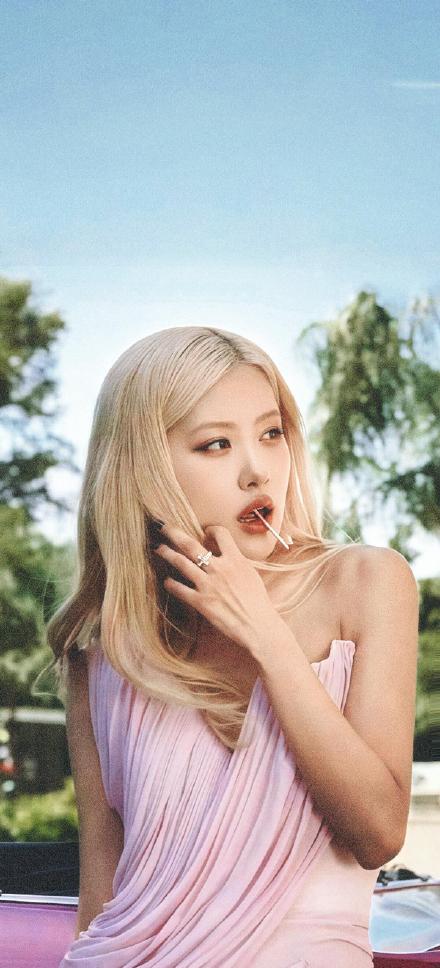 BLACKPINK Rosé Blonde Hair Look HD Wallpaper