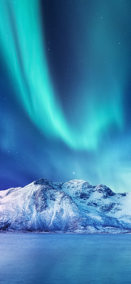 Dreamy green aurora snow mountain night scene phone wallpaper