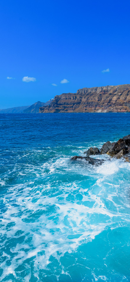 Beautiful seaside scenery under the blue sky