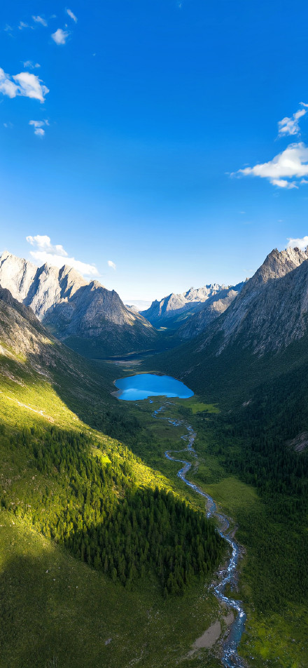Magnificent mountain valley lake scenery phone wallpaper
