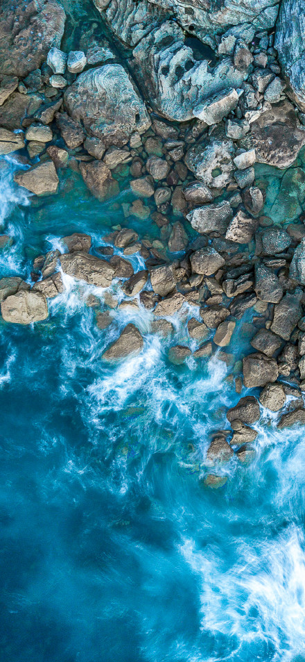 Overlooking the beautiful scenery of the seaside stones