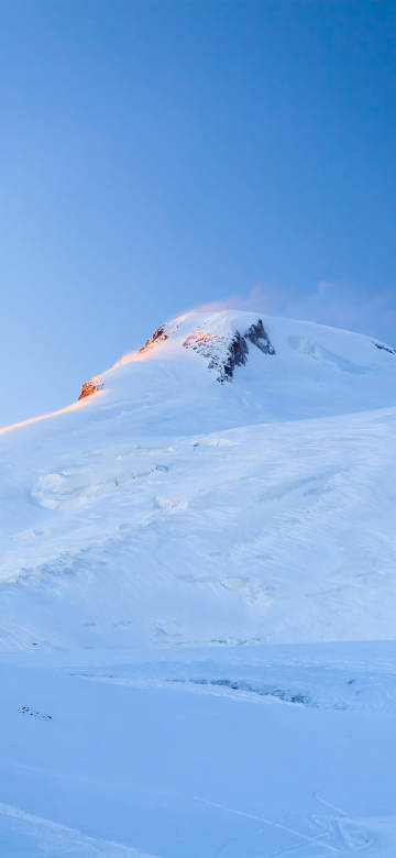 Natural scenery wallpaper 4k, snow-capped mountains, blue sky, sunshine