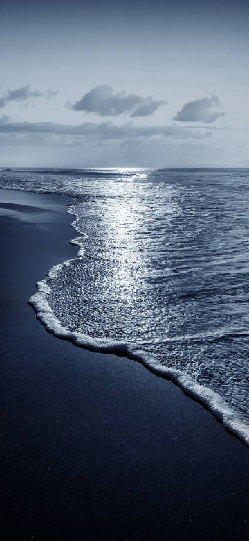 Tranquil and beautiful beaches under the sunshine phone wallpaper