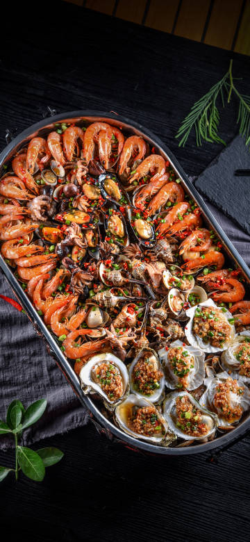 Tempting seafood platter phone wallpaper