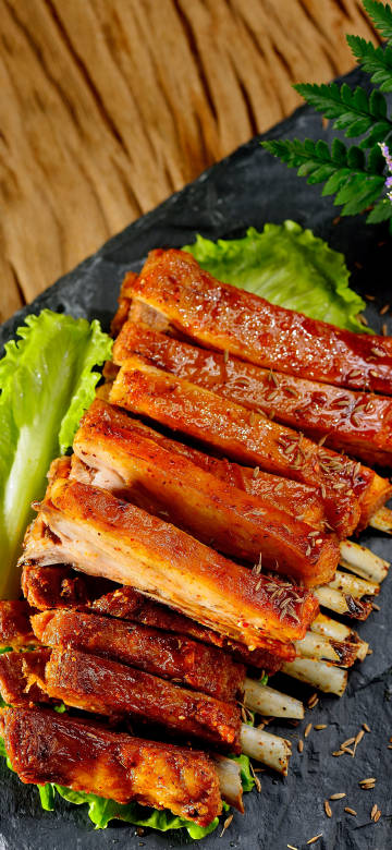 Food phone wallpaper,delicious grilled ribs on the slate