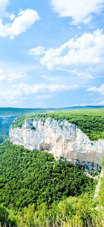 France Verdon Canyon landscape wallpaper: rocky cliffs, forests with blue sky and white clouds
