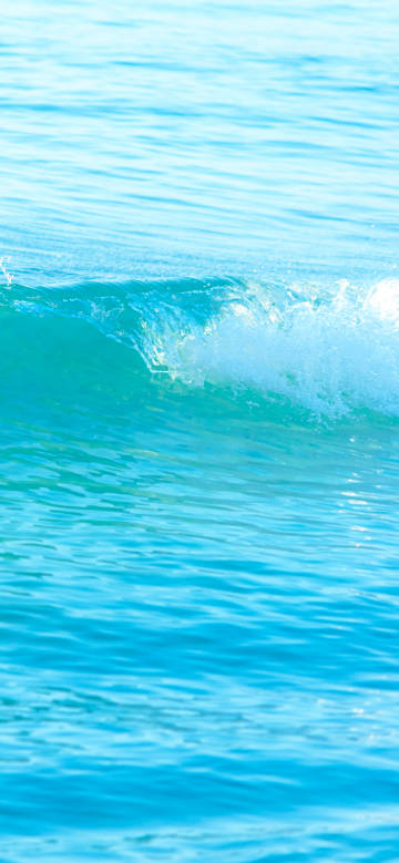 Sparkling waves in the ocean phone wallpaper
