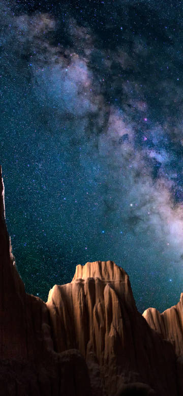 Magnificent views under the starry sky and Milky Way