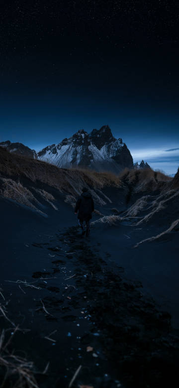 Lonely walker under the starry sky phone wallpaper