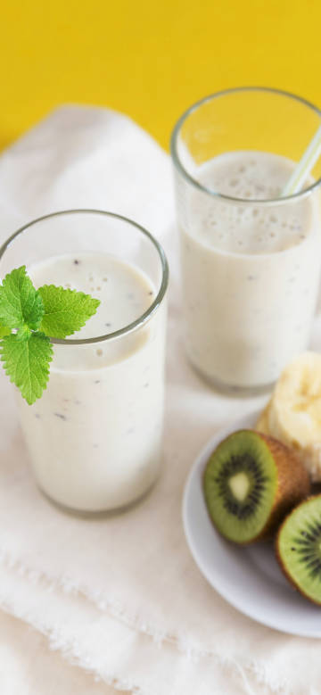 Kiwi fruit smoothie phone wallpaper