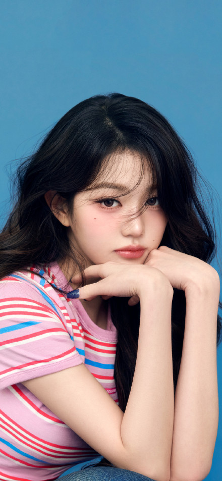 Korean singer Jang Wonyoung blue background phone Wallpaper