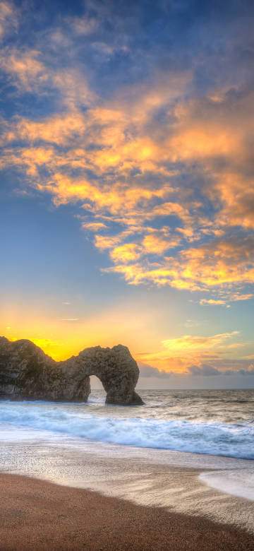 Durdle Door at Sunset: A Natural Wonder by the Sea