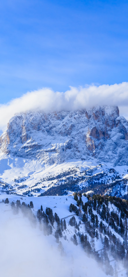 Breathtaking snowy mountain landscape wallpaper