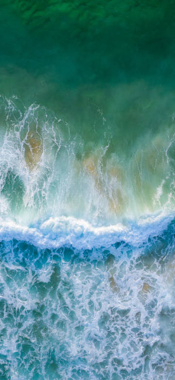 Overlooking the beautiful scenery of green and blue waves