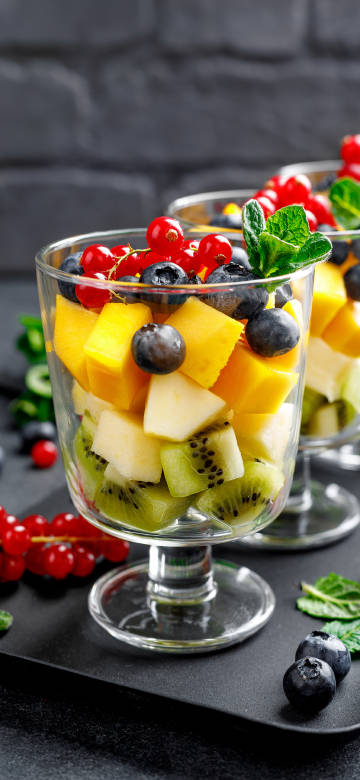 Delicious and tempting fruit cups for summer