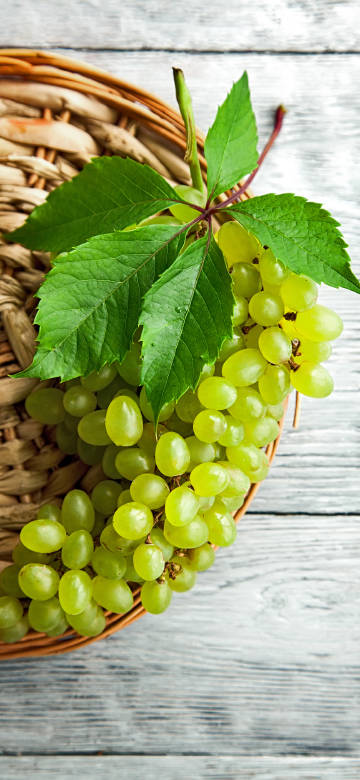 Fresh Green Grapes in The Basket 4K Wallpaper
