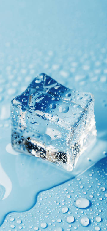 Crystal clear ice cubes in summer phone wallpaper