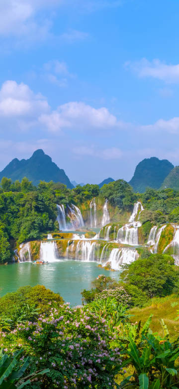 Scenic View of the Majestic Detian Falls 4K Phone Wallpaper