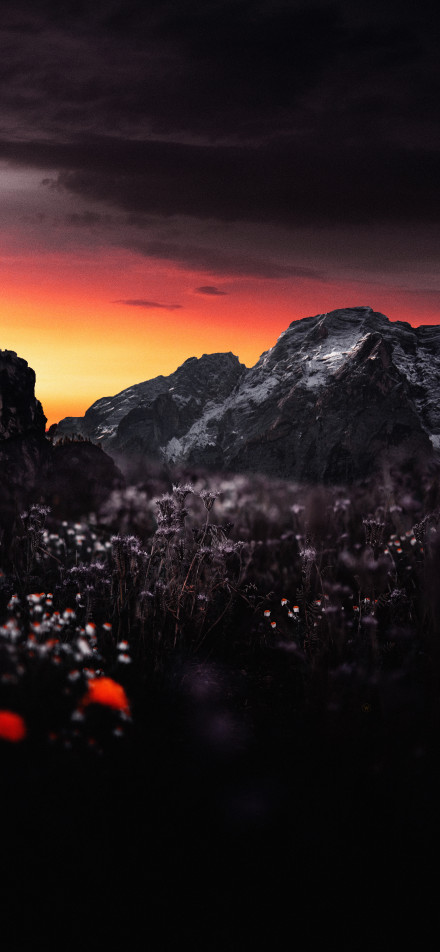 Mysterious and Magnificent Mountain Sunset Scenery
