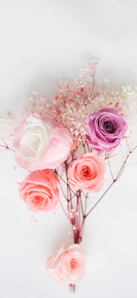 Romantic Pink and White Roses Bouquet 4K Phone Wallpaper