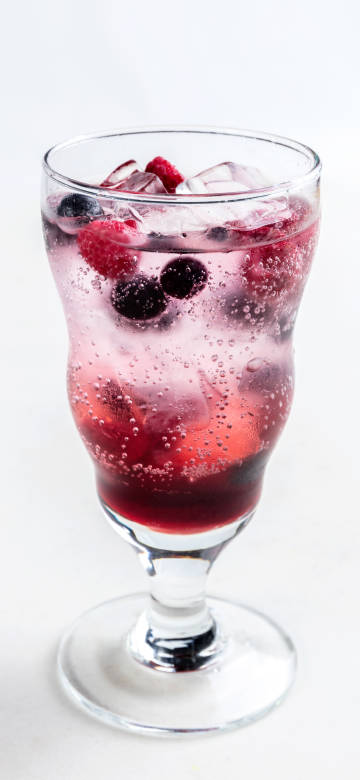 Refreshing summer berry drink phone wallpaper