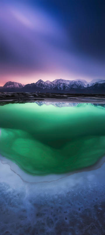 Dreamy scenery of lake and mountains