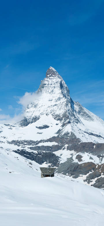 Matterhorn Switzerland natural scenery wallpaper: mountain peak and blue sky