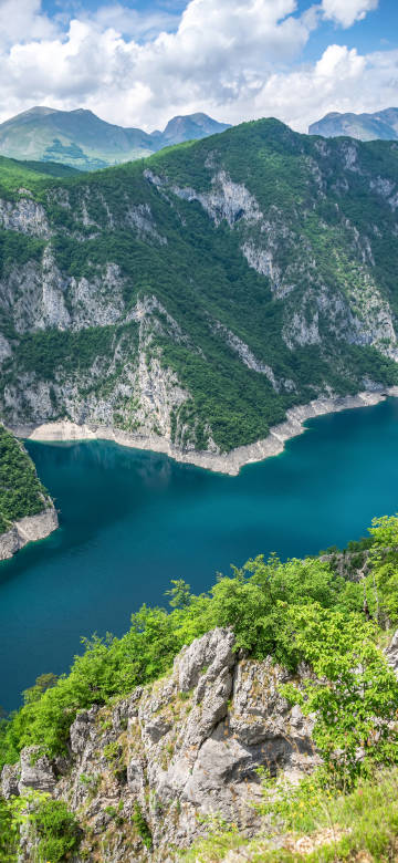 Natural scenery mobile wallpaper, blue lake, blue sky and white clouds, mountains