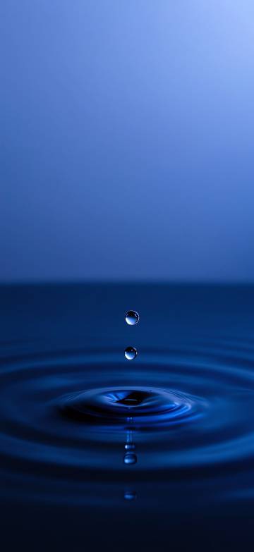 Elegant Minimal Water Drop Aesthetic Wallpaper