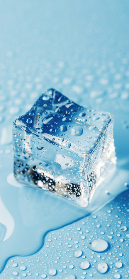 Crystal clear ice cubes in summer phone wallpaper