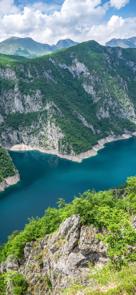 Natural scenery mobile wallpaper, blue lake, blue sky and white clouds, mountains