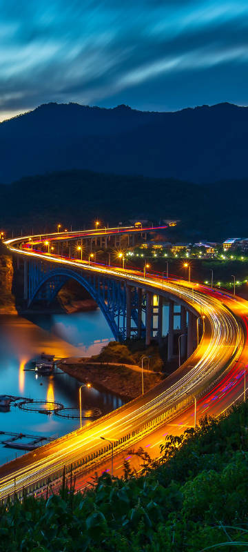 Night view of Ma'anshi Bridge on Yuwu Expressway in Chongqing, China