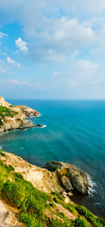 Beautiful ocean cliff wallpaper: turquoise water and clear sky
