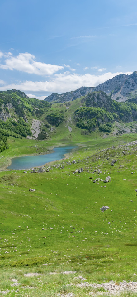 Tranquil and magnificent Lake Durmitor wallpaper